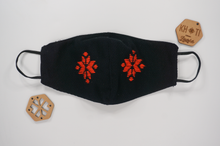 Cargar imagen en el visor de la galería, Máscaras hechas a mano - Khoti (negro)