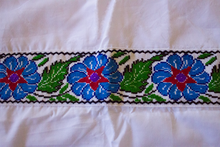 Cargar imagen en el visor de la galería, Blusa Flores Azules