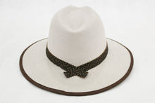 Cargar imagen en el visor de la galería, Sombrero Fedora - Blanco de Gamuza