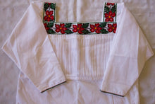 Cargar imagen en el visor de la galería, Blusa Flores Rojas