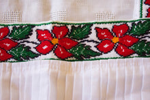 Cargar imagen en el visor de la galería, Blusa Flores Rojas