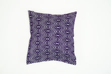 Cargar imagen en el visor de la galería, Embroidered Pillowcase
